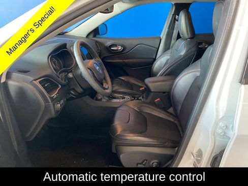 Used 2022 Jeep Cherokee Trailhawk w/ Comfort/Convenience Group AWD/4WD image 10