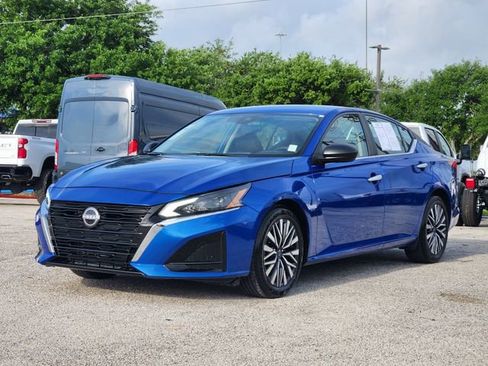 Used 2025 Nissan Altima 2.5 SV image 3