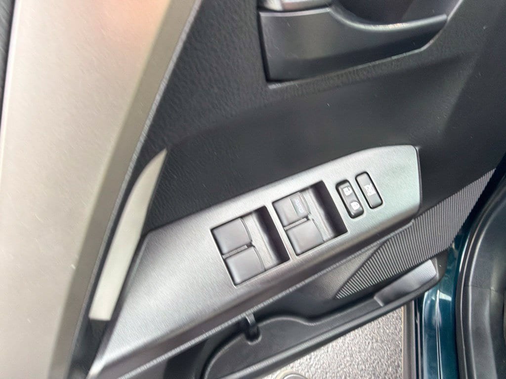 Used 2018 Toyota RAV4 LE AWD/4WD image 23