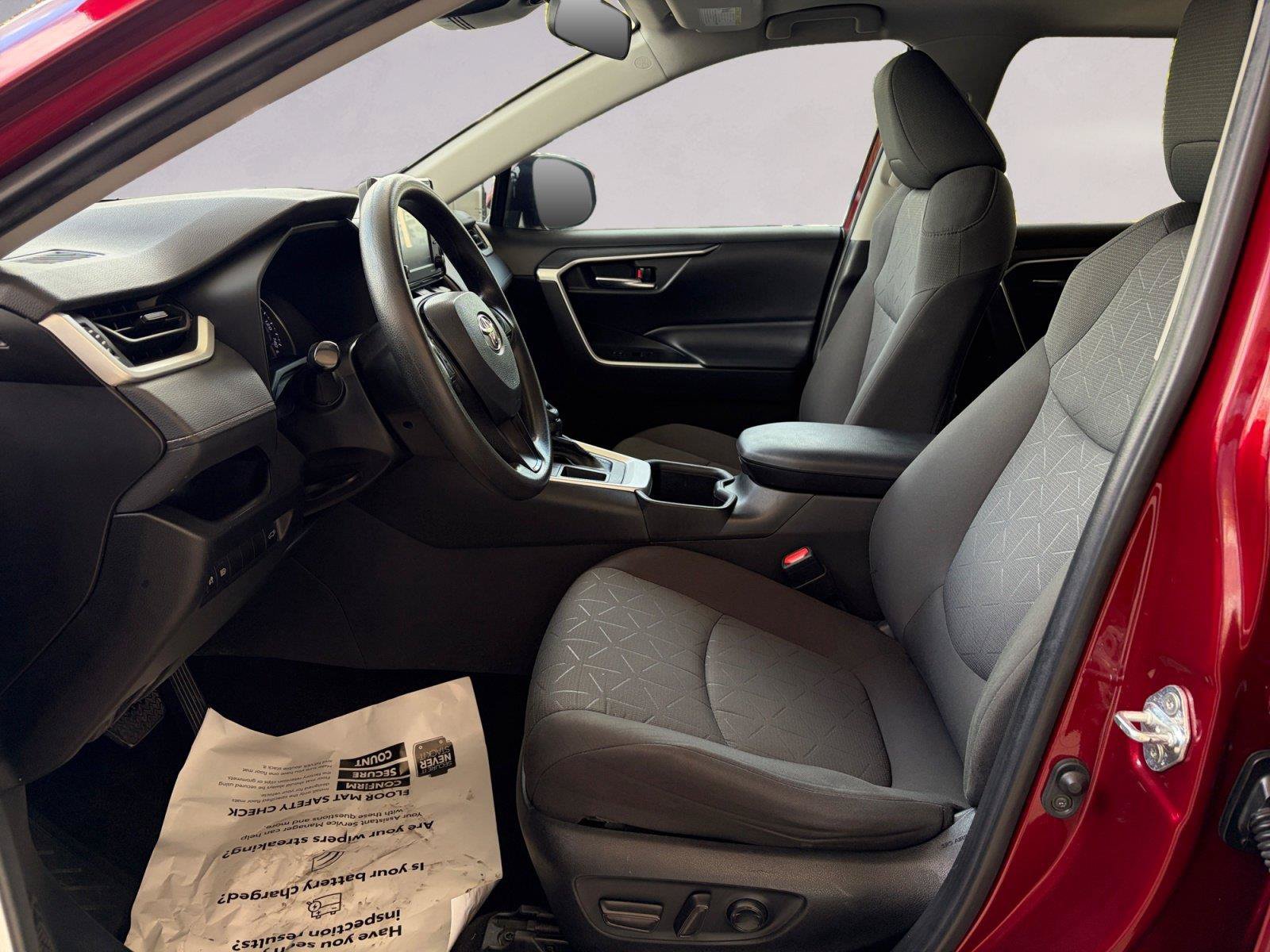 Used 2022 Toyota RAV4 XLE w/ Convenience Package FWD image 9