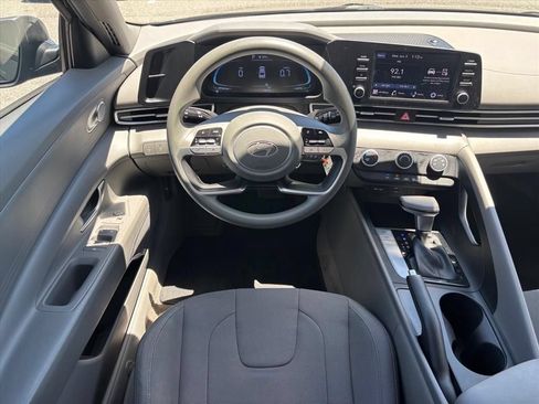 Used 2024 Hyundai Elantra SE FWD image 14