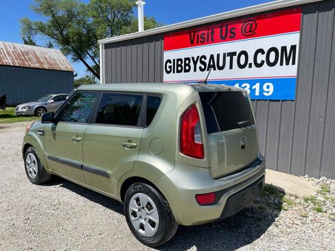 Used 2013 Kia Soul FWD image 2