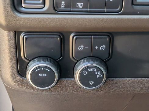 Used 2022 Chevrolet Tahoe LT w/ Luxury Package RWD image 17