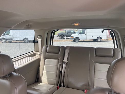 Used 2004 Ford Expedition Eddie Bauer image 8