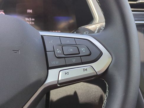 Used 2024 Volkswagen Tiguan SE FWD image 25
