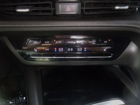 Used 2023 Buick Envision Essence FWD image 21