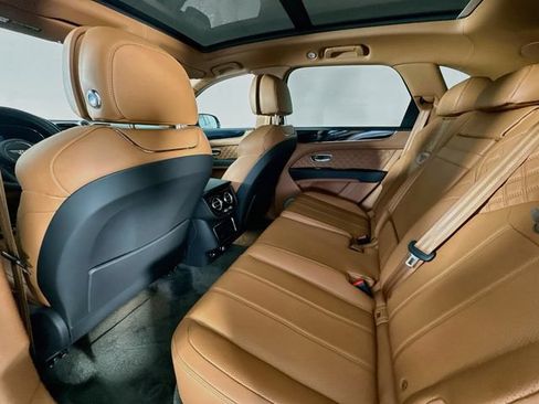 Used 2021 Bentley Bentayga AWD/4WD image 25