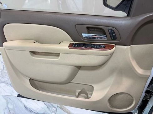 Used 2011 Chevrolet Avalanche LTZ image 10