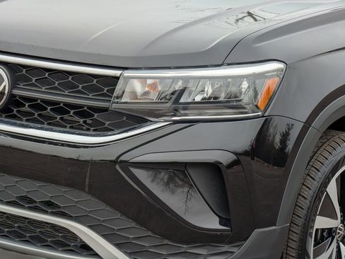 Used 2024 Volkswagen Taos SE image 11