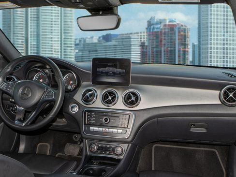 Used 2020 Mercedes-Benz GLA 250 w/ Convenience Package image 21