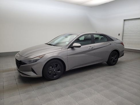 Used 2022 Hyundai Elantra SEL FWD image 2