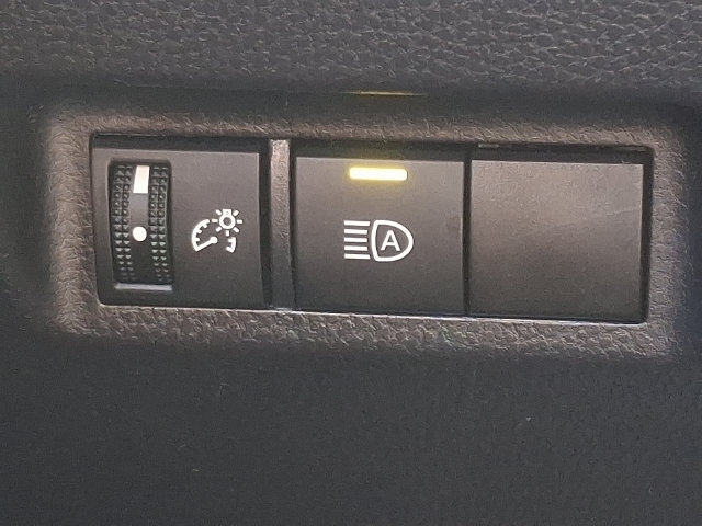 Used 2025 Toyota RAV4 LE AWD/4WD image 21