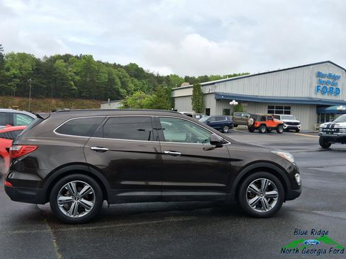 Used 2016 Hyundai Santa Fe SE w/ Option Group 02 FWD image 6