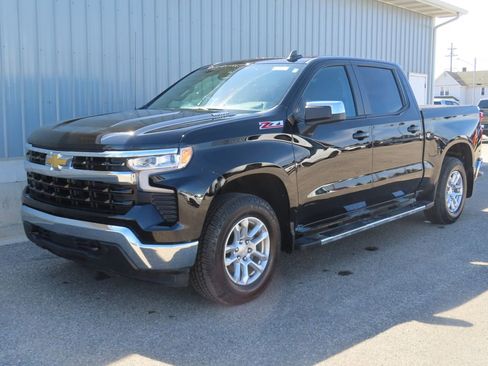 Used 2022 Chevrolet Silverado 1500 LT w/ Diesel Off-Road Package AWD/4WD image 6