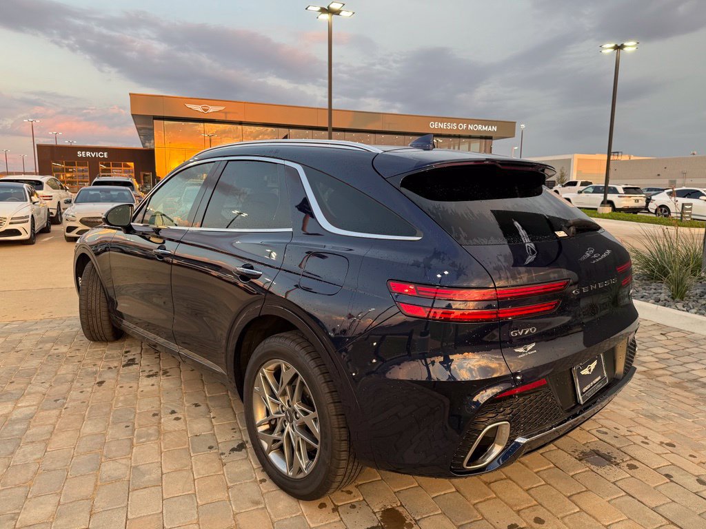 Used 2025 Genesis GV70 2.5T AWD/4WD image 3