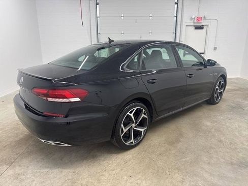 Used 2022 Volkswagen Passat 2.0T R-Line image 5