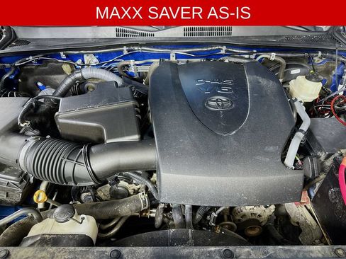 Used 2017 Toyota Tacoma SR5 AWD/4WD image 9