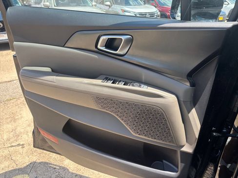Used 2026 Kia Carnival FWD image 18