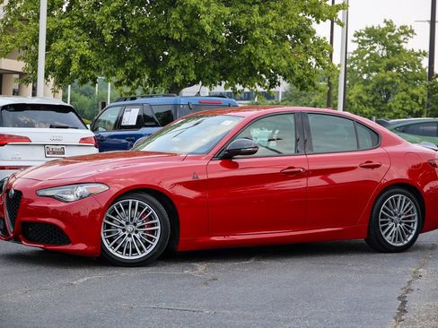 Used 2020 Alfa Romeo Giulia w/ Quick Order Package 22K Sport RWD image 30