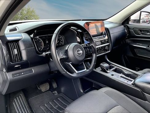 Certified 2024 Nissan Pathfinder SV FWD image 17
