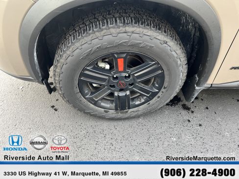 Used 2025 Nissan Rogue SV image 11