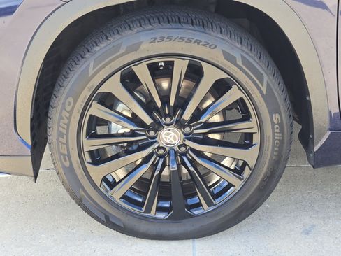Used 2024 Toyota Highlander XSE FWD image 11