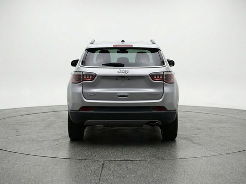 Used 2025 Jeep Compass Latitude image 7