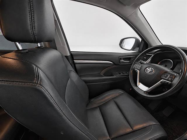Used 2019 Toyota Highlander Limited Platinum AWD/4WD image 10