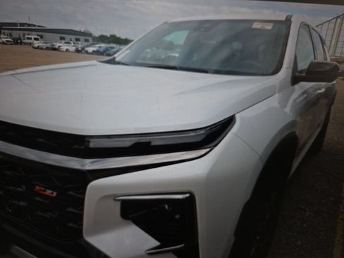 Used 2024 Chevrolet Traverse Z71 AWD/4WD image 2