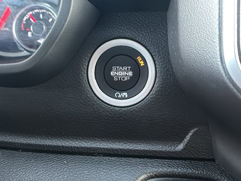 Used 2022 RAM 1500 Big Horn AWD/4WD image 34