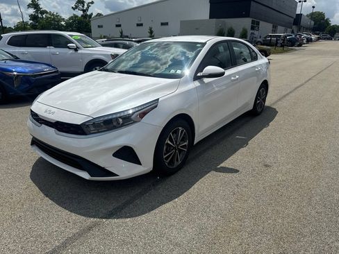 Used 2023 Kia Forte LXS w/ LXS Technology Package FWD image 3