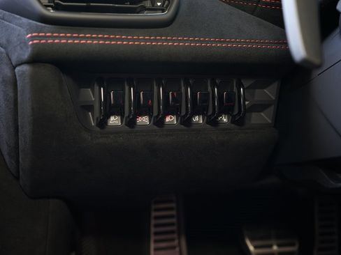 Used 2022 Lamborghini Huracan STO image 28