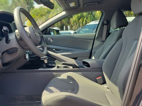 Certified 2025 Hyundai Elantra SE w/ Cargo Package image 18