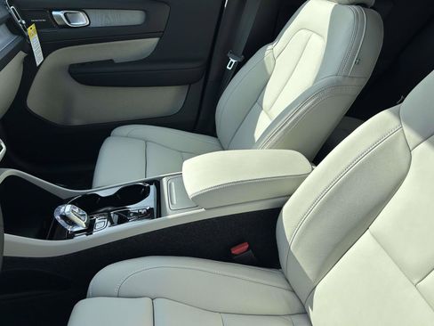 New 2026 Volvo XC40 B4 Plus w/ Protection Package Premier image 20