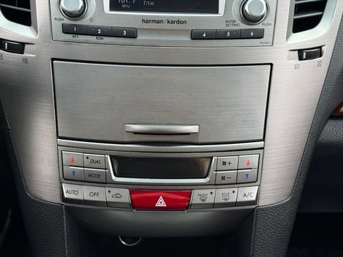 Used 2013 Subaru Outback 2.5i Limited w/ Moonroof Pkg AWD/4WD image 13
