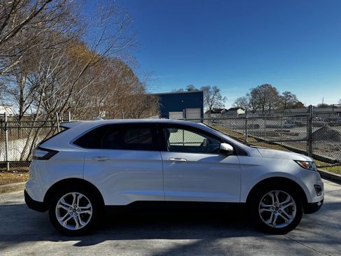 Used 2017 Ford Edge Titanium w/ Technology Package image 4