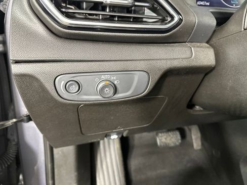 Used 2022 Chevrolet Bolt EUV LT w/ Convenience Package image 19