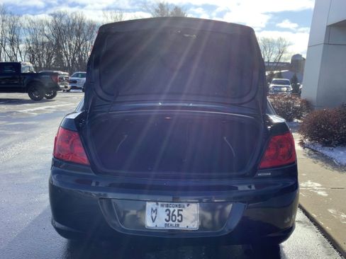 Used 2010 Chrysler Sebring Limited image 4