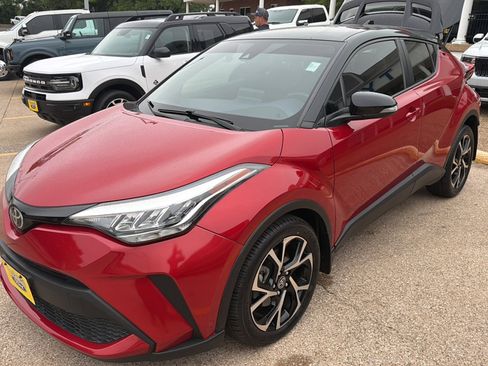 Used 2020 Toyota C-HR XLE FWD image 18