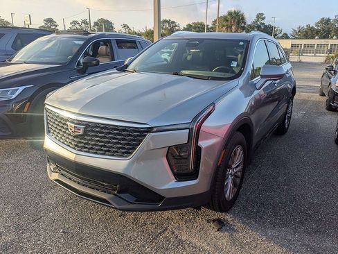 Used 2024 Cadillac XT4 Premium Luxury FWD image 3