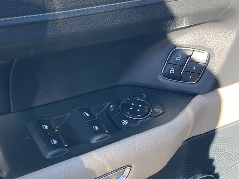 Used 2022 Ford Expedition Limited image 18