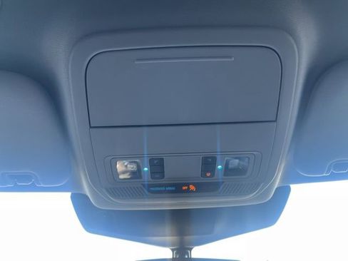 Used 2023 Ford Explorer XLT image 28