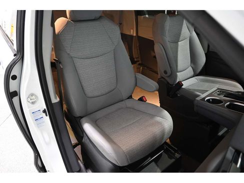 Used 2022 Toyota Sienna LE AWD/4WD image 16
