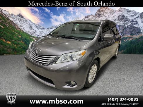 Used 2017 Toyota Sienna XLE w/ XLE Navigation Package FWD image 19