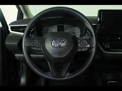 Used 2025 Toyota Corolla LE FWD image 20