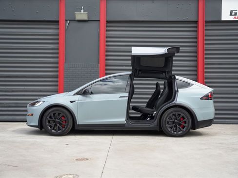 Used 2023 Tesla Model X Plaid image 8