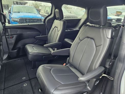New 2026 Chrysler Pacifica Select image 14
