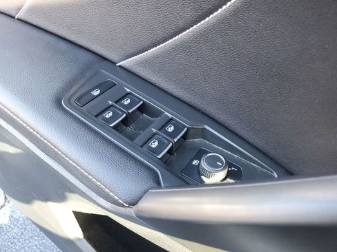 Used 2024 Volkswagen Tiguan SE FWD image 30