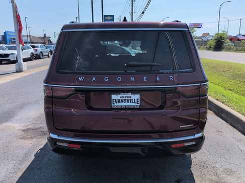 Used 2024 Jeep Wagoneer Series III AWD/4WD image 6