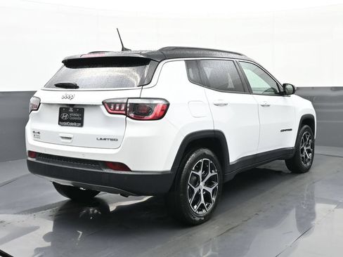 Used 2024 Jeep Compass Limited AWD/4WD image 3